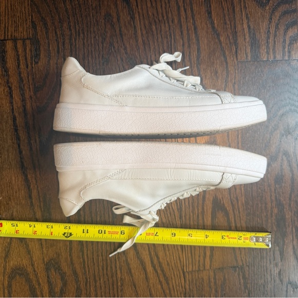 Unisex Kizik Handsfree White Leather Sneakers - Picture 5 of 7